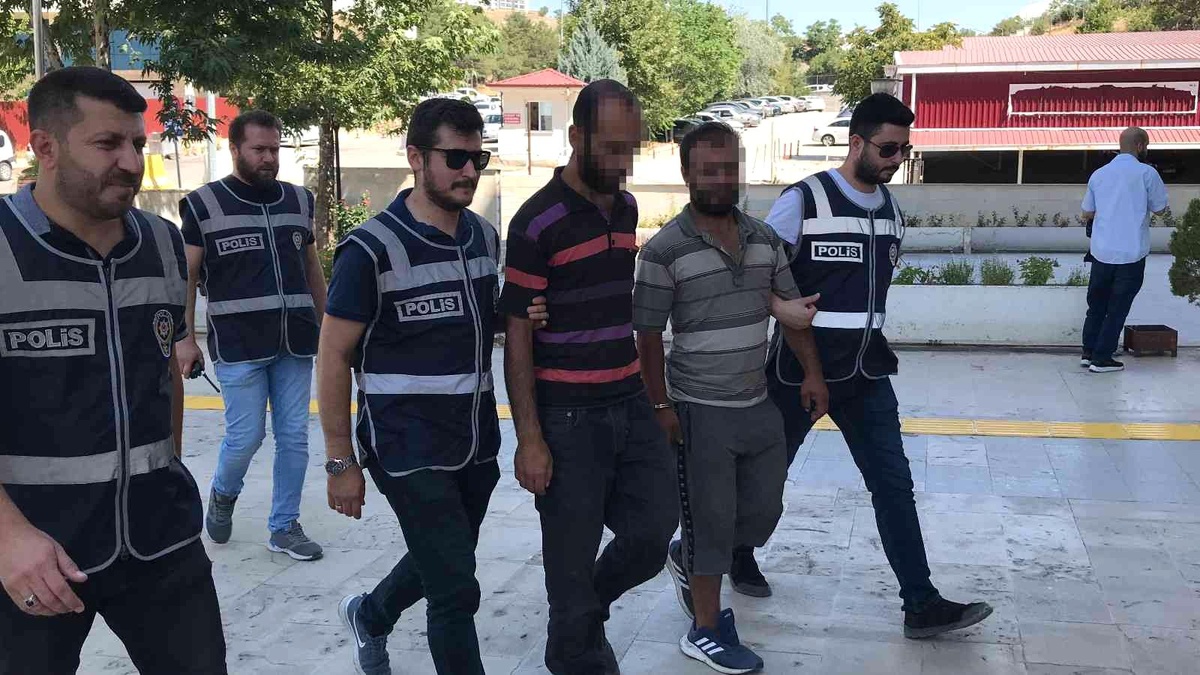 66 suç kaydı bulunan 2 şüpheli, çalıntı motosiklet ile yakalandı