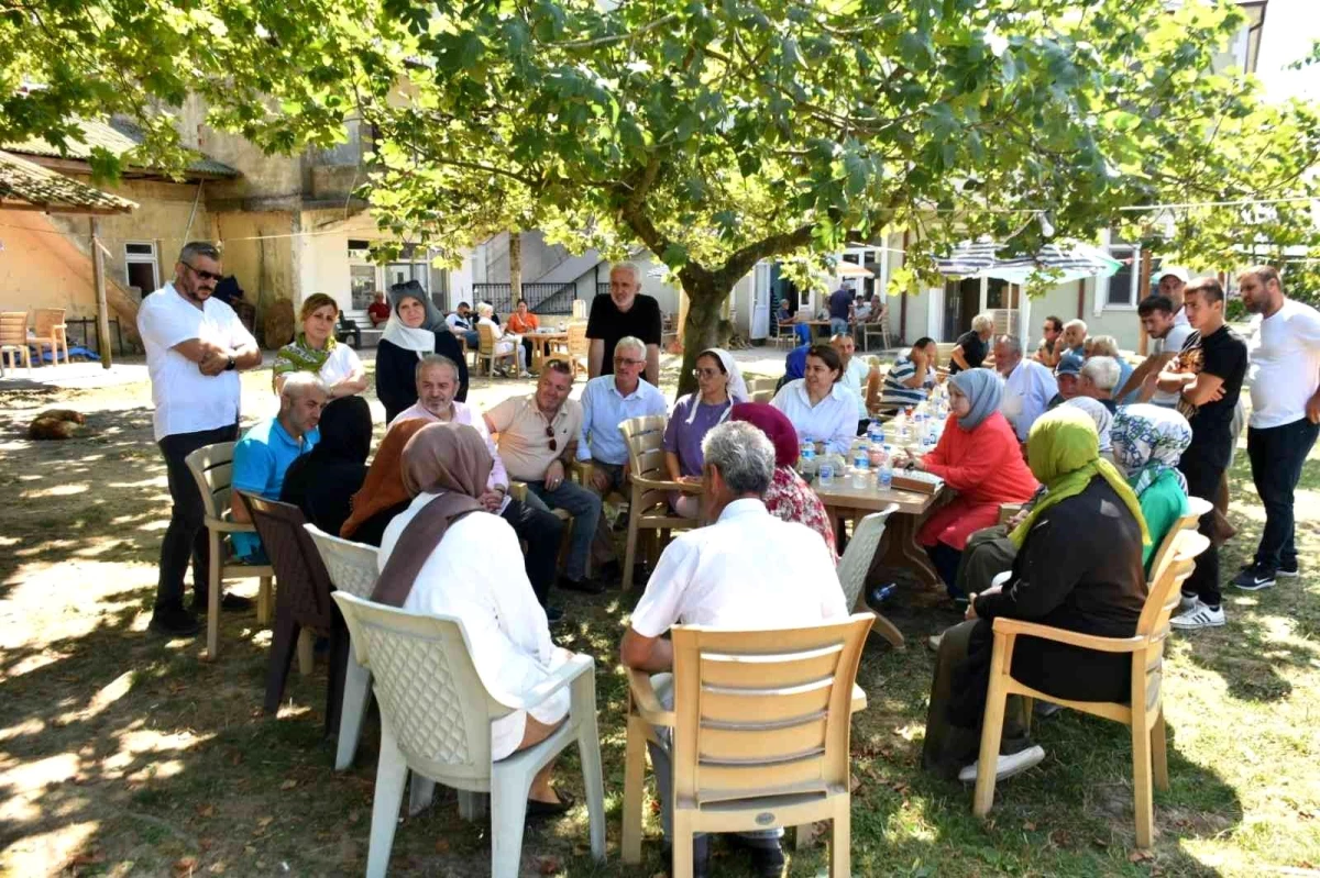 AK Parti heyeti Akçakoca\'da vatandaşı dinledi