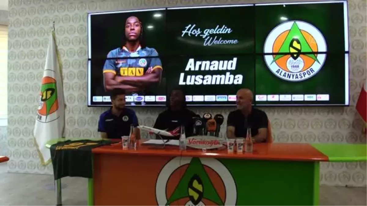 Alanyaspor, Fransız oyuncu Arnaud Lusamba\'yı renklerine bağladı