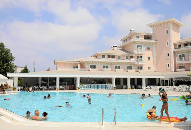 Ara eleman sıkıntısı çeken turizm sektörü, 15 bin lira maaşla çalışacak personel bulamıyor