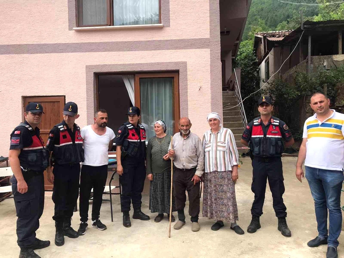 Artvin\'de kayıp yaşlı adam 3 gün sonra başka bir köyde bulundu