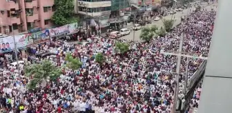 Bangladeş'te polis tarafından öldürülen öğrenci liderinin cenazesi