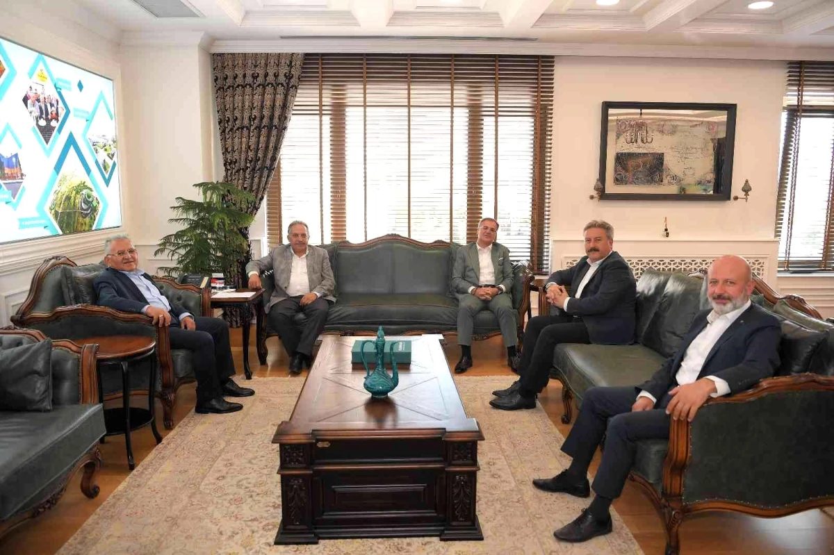 Başkan Büyükkılıç\'tan başkanlarla Talas\'ta istişare zirvesi