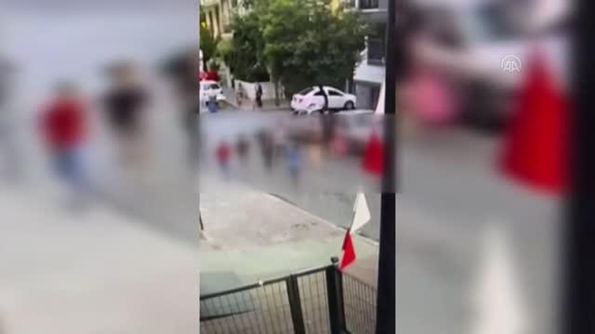 Bayrampaşa\'da üç çocuk, kırık cam şişesiyle başka bir çocuğu yaraladı