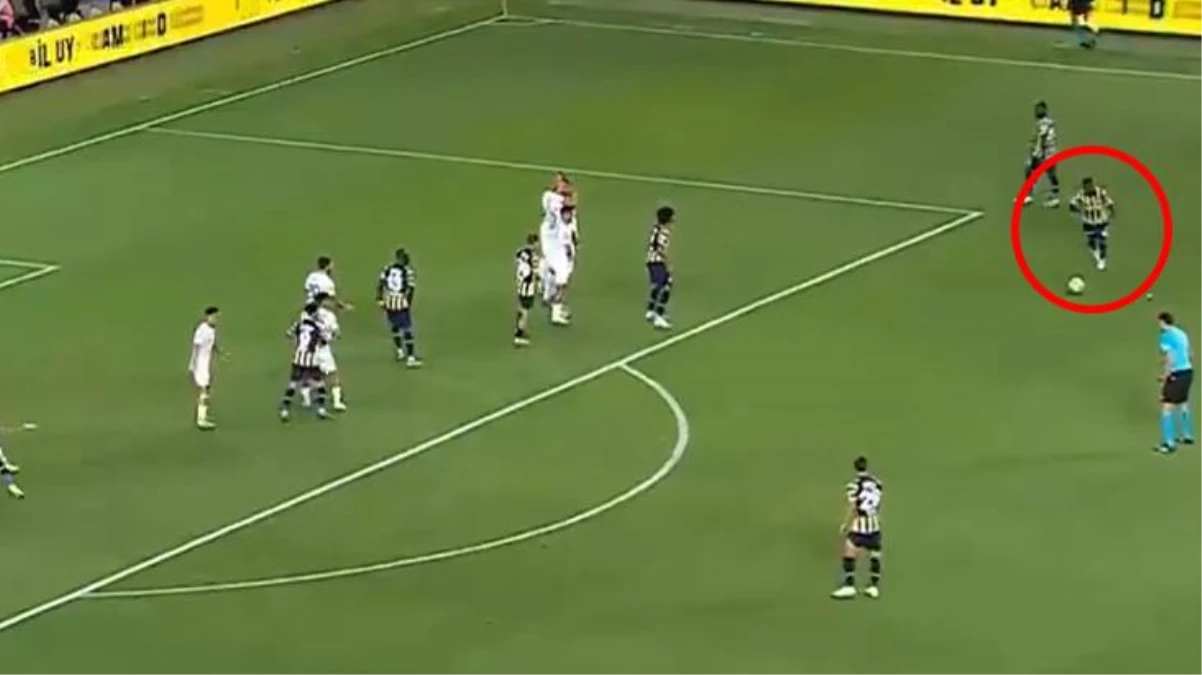 Bir Ronaldinho bir de Lincoln Henrique! Fenerbahçeli yıldızın frikik golünde topa verdiği falso hayrete düşürdü