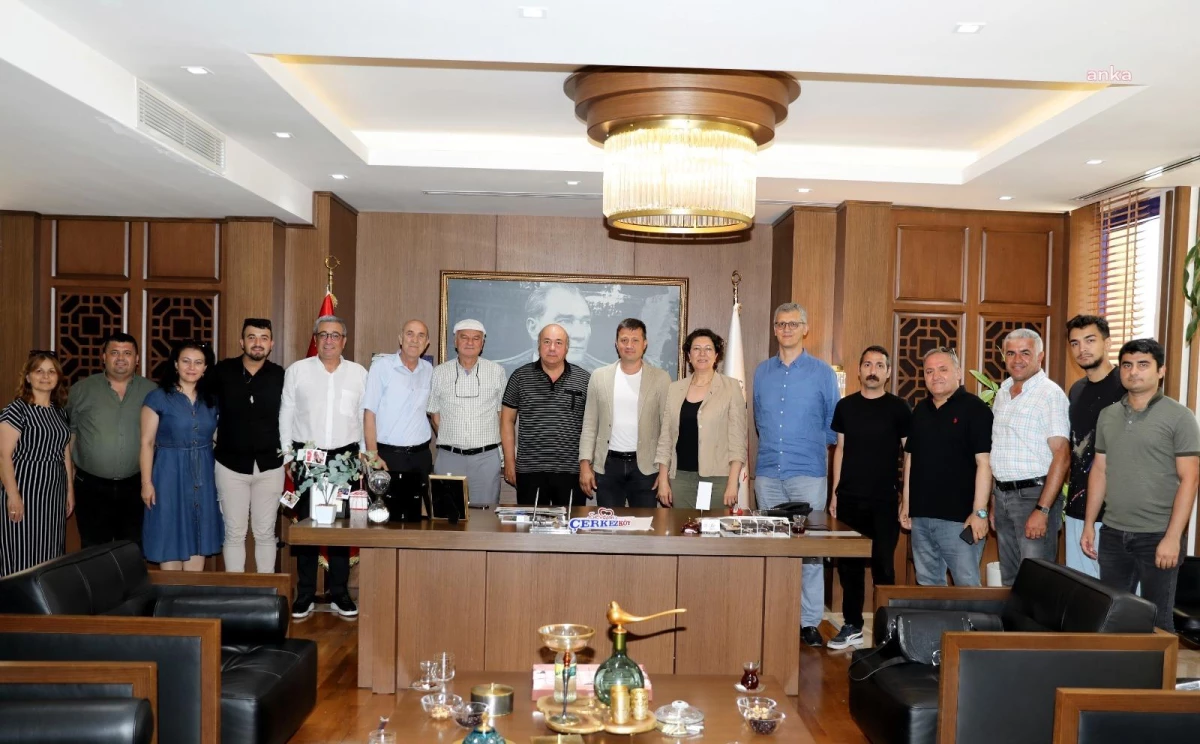 CHP İl Başkanı Saygın\'dan Başkan Vahap Akay\'a Ziyaret