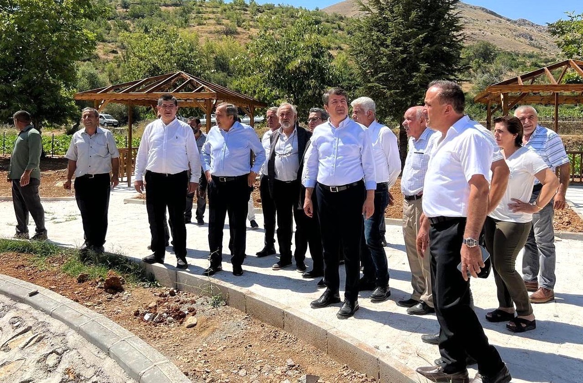 CHP\'li milletvekilleri sorunları vatandaşlardan dinledi