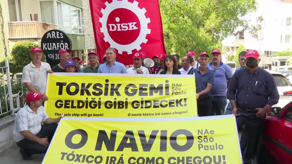 Disk\'ten Brezilya Büyükelçiliği Önünde \'Asbestli Gemi\' Protestosu: "İnsanların ve Çevrenin Korunması İçin Sökme İşlemine İzin Vermemeliyiz"