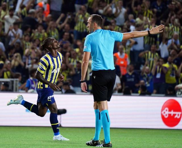 Fenerbahçe, Slovacko'yu farklı yenerek Avrupa Ligi'nde tur kapısını araladı Fenerbahçe, Slovacko'yu farklı yenerek Avrupa Ligi'nde tur kapısını araladı