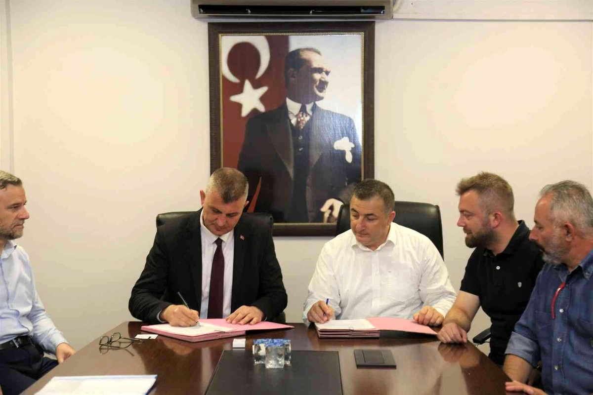 Gölcük Belediyesi işçilerini enflasyona karşı ezdirmedi