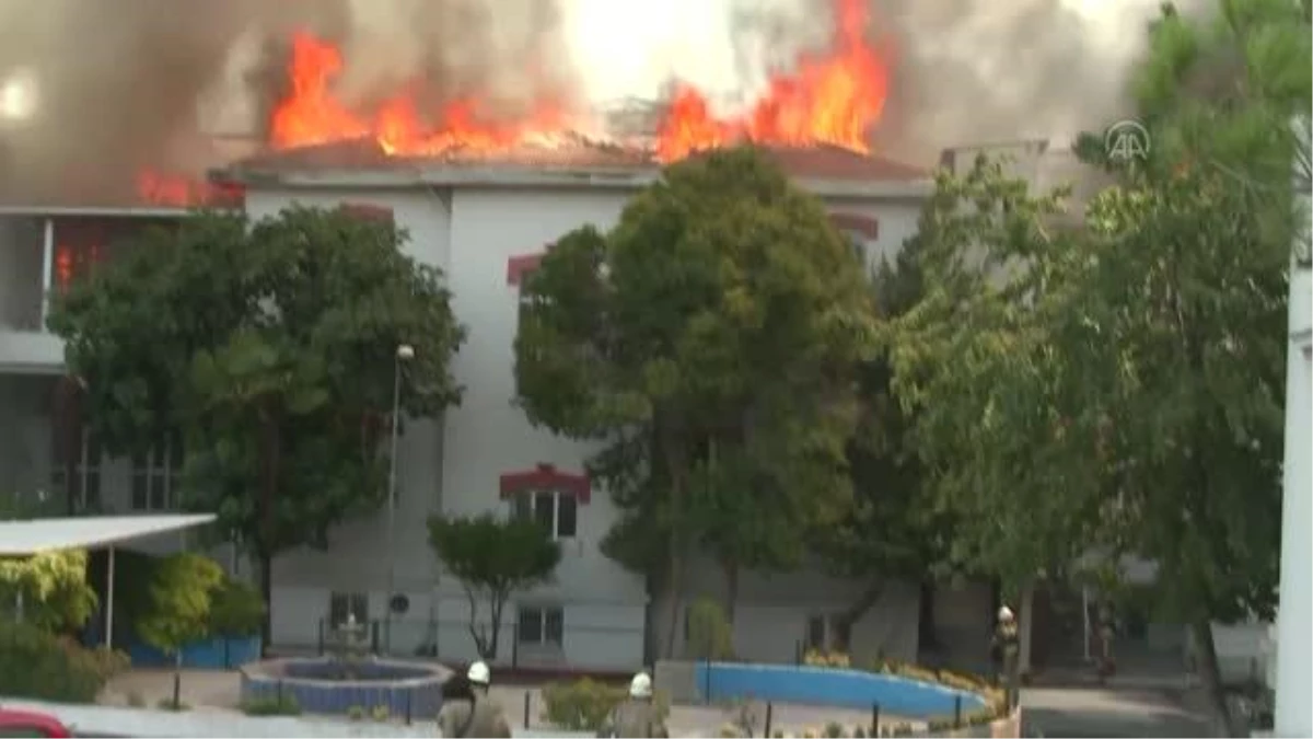 İstanbul\'da Balıklı Rum Hastanesi\'nde yangın çıktı (2)