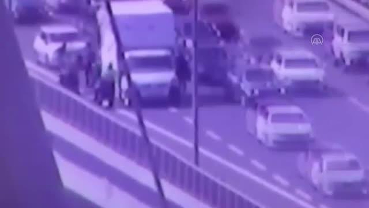 İstanbul\'da kamyon kasasında 56 düzensiz göçmen yakalandı