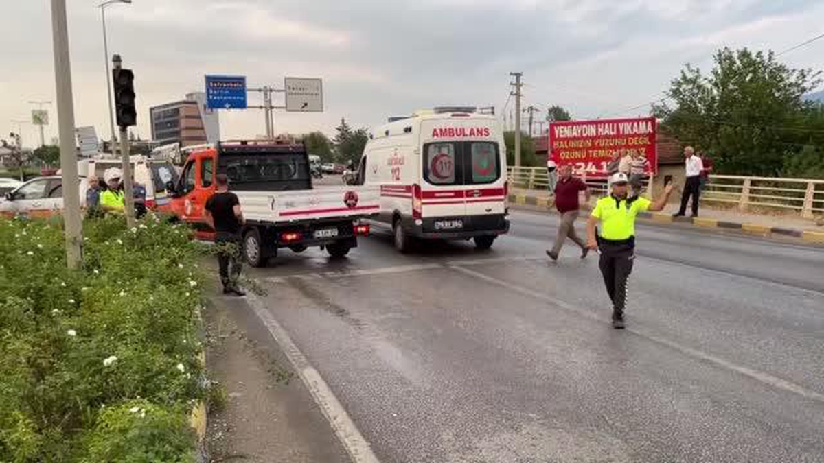 Karabük\'te kamyonla otomobilin çarpıştığı kazada 6 kişi yaralandı