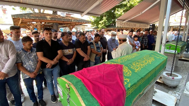 Fazla kilolarından kurtulmak isteyen kadın, 'kan kusarak' öldü Fazla kilolarından kurtulmak isteyen kadın, 'kan kusarak' öldü