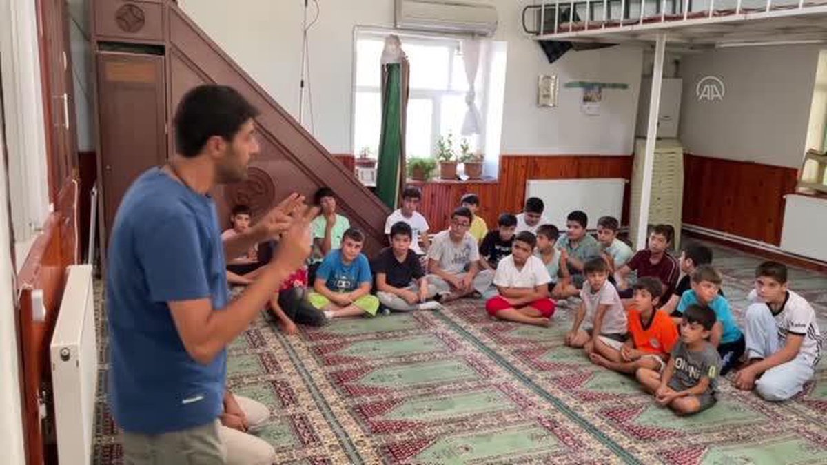 Adıyaman\'da Kur\'an kursu öğrencileri işaret dili öğreniyor