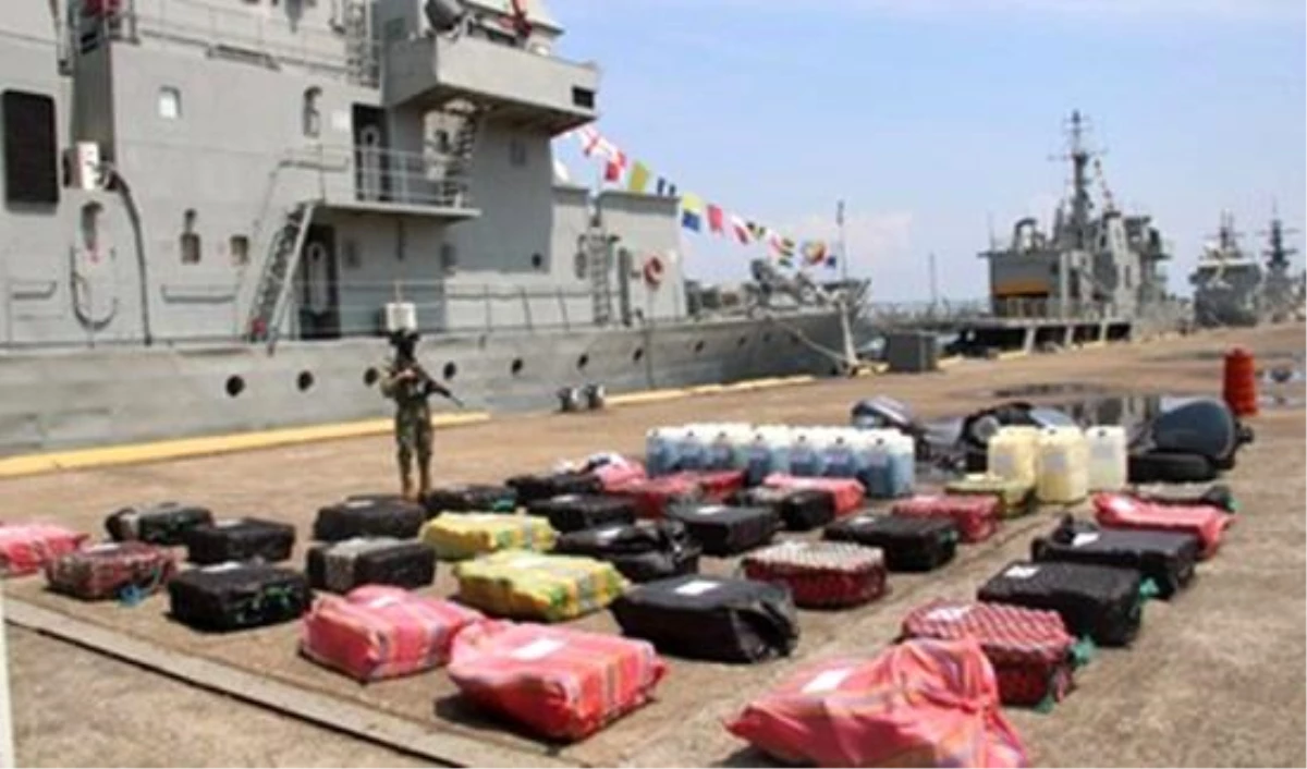 Meksika\'da donanma ile uyuşturucu kaçakçıları arasında nefes kesen kovalamaca