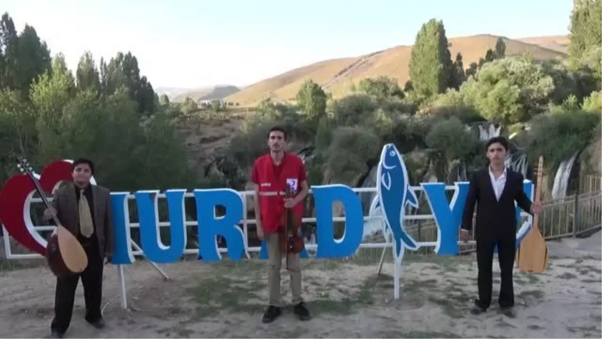 Muradiye\'de Kızılay gönüllülerine müzik eğitimi veriliyor