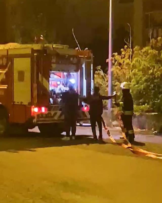 Öfkeli koca, eşi terk edince evini ateşe verip kapıyı üzerine kilitledi Öfkeli koca, eşi terk edince evini ateşe verip kapıyı üzerine kilitledi