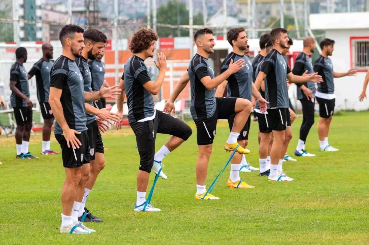 Samsunspor\'da 15 futbolcu geldi, 14 futbolcu gitti