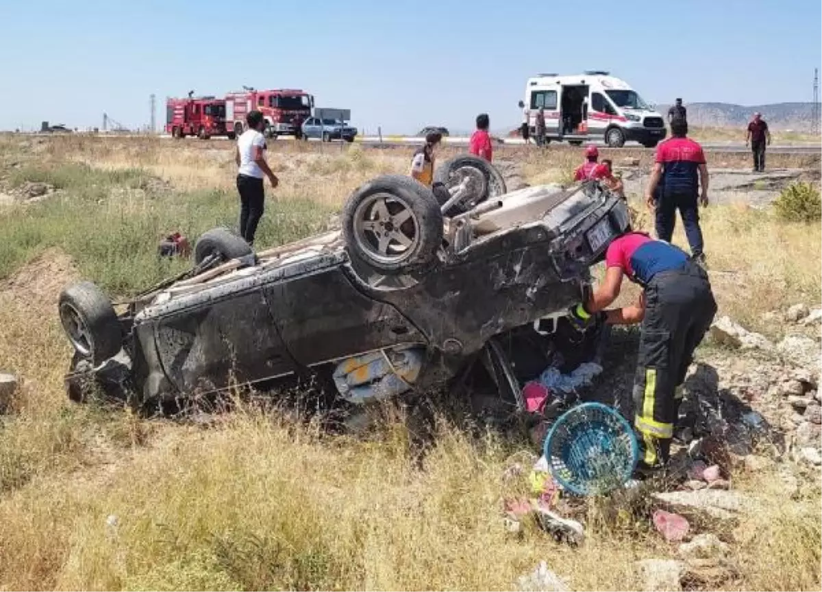 Şarampole devrilen otomobildeki anne öldü, 2 çocuğu ve eşi yaralandı