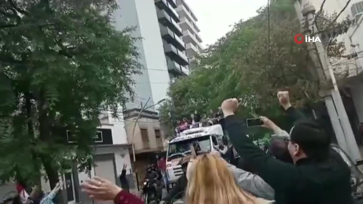 Arjantin\'de seçim konvoyu faciası: 9 yaşındaki kız kamyonun altında kaldı