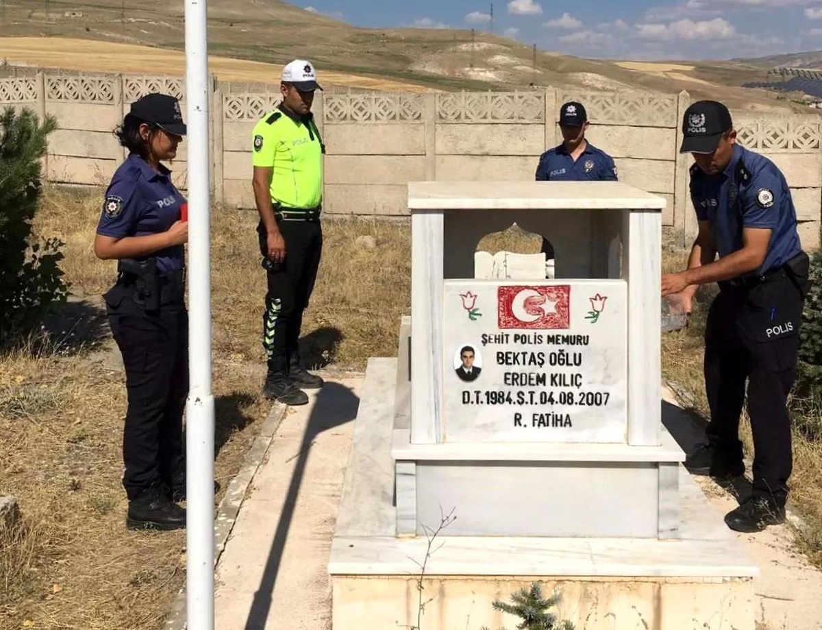 Şehit Polis Memuru Erdem Kılıç\'ı meslektaşları unutmadı