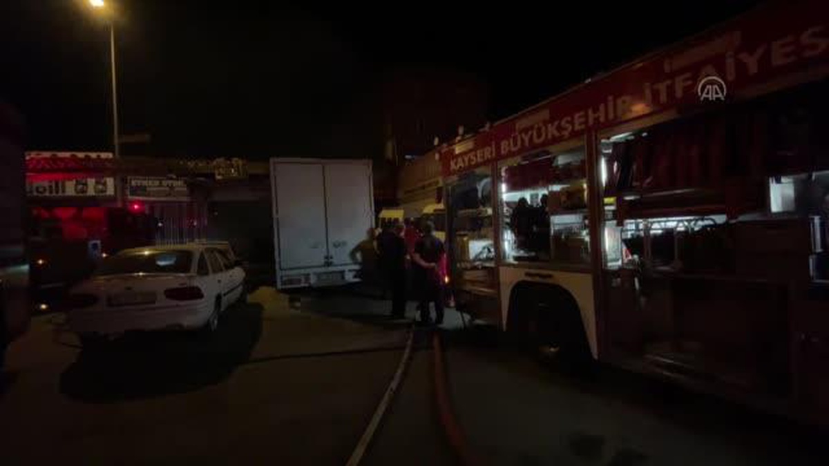 Kayseri\'de tamirhanede çıkan yangın söndürüldü