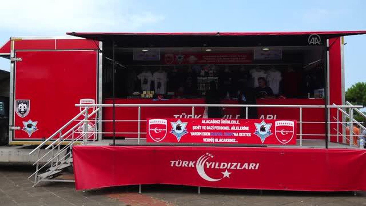 Türk Yıldızları Trabzon\'da gösteri uçuşu yaptı