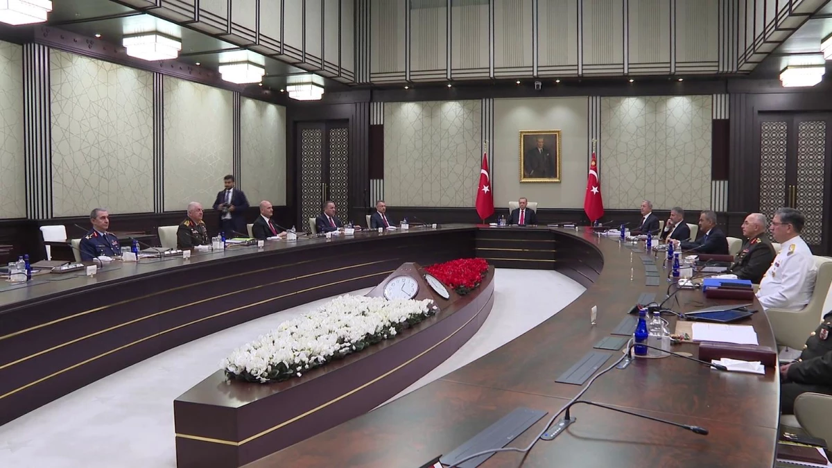 Cumhurbaşkanı Erdoğan başkanlığındaki YAŞ üyeleri Anıtkabir\'i ziyaret etti