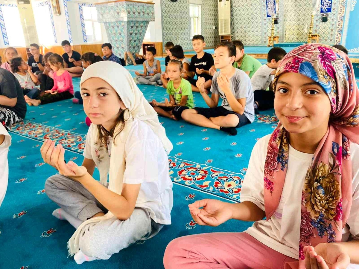 Yaz Kur\'an Kursu öğrencilerinden şehide vefa