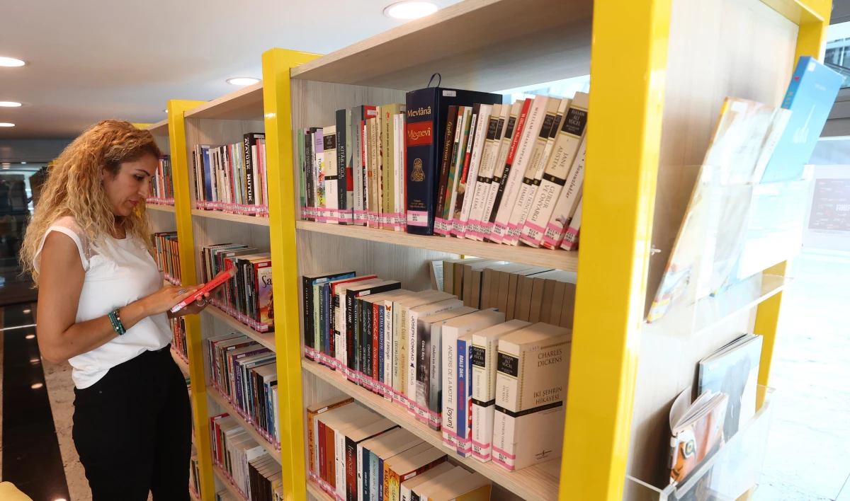 YHT Garı\'nda kütüphane açıldı