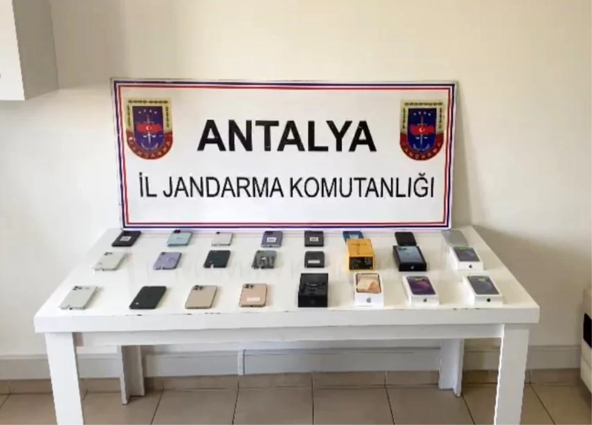 Alanya\'da jandarmadan kaçak telefon operasyonu