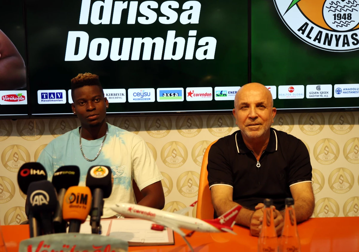 Alanyaspor, Doumbia\'yı Sporting Lizbon\'dan bir yıllığına kiraladı