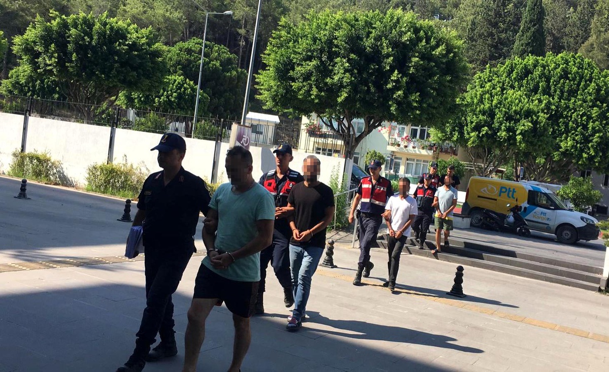 Antalya\'da 20 düzensiz göçmen yakalandı