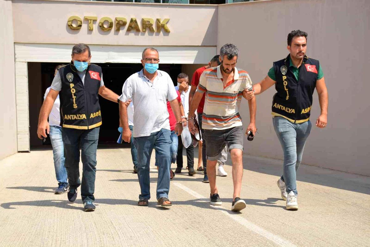 Antalya\'da aranan 63 şüpheli yakalandı