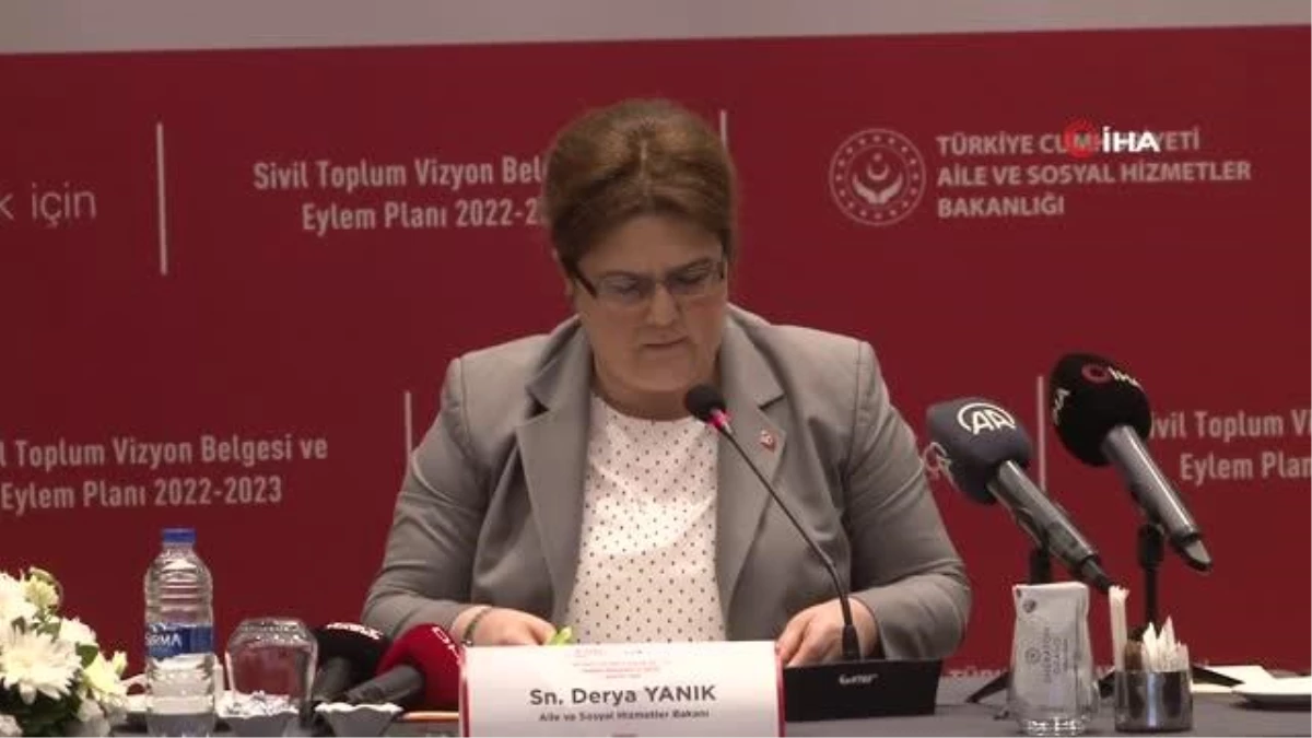 Aile ve Sosyal Hizmetler Bakanı Derya Yanık: "Çalıştırılma riski barındıran çocuklarımızı ailelerinin yanında bulundurabilmek için Sosyal ve Ekonomik...