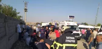 Batman'da işçi minibüsü ile hafif ticari araç çarpıştı: 8 yaralı