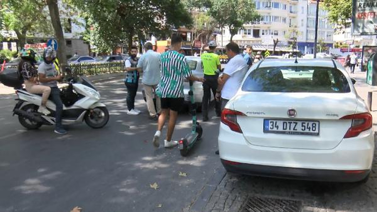 Kaldırımda skuter süren şahıs kesilen cezaya tepki gösterdi: Polislerin canları sıkıldı, bize ceza yazdılar