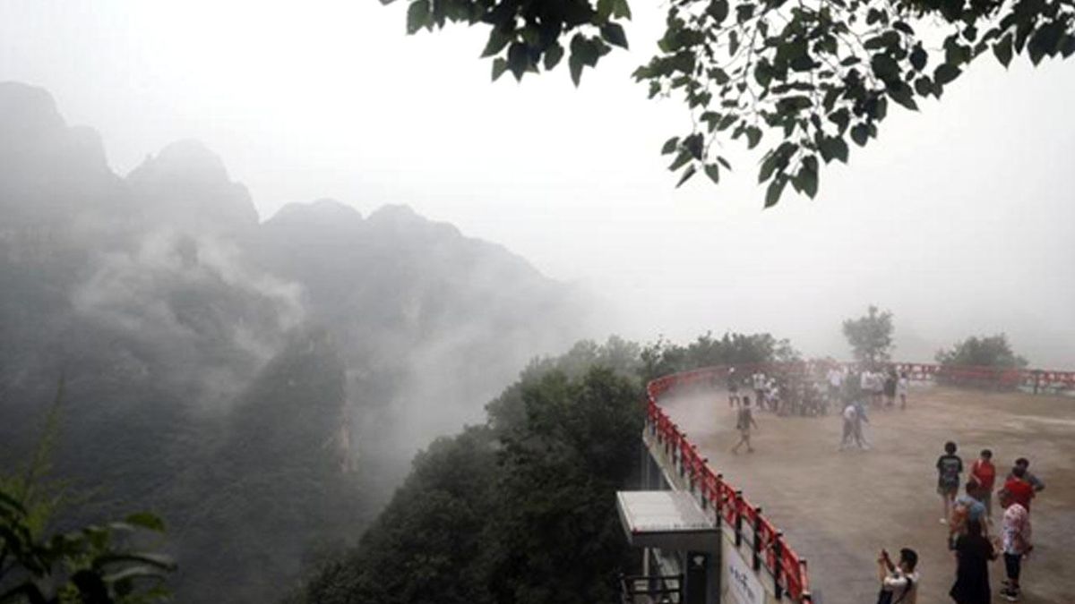 Çin\'de Xinglong Dağı\'nın Muhteşem Manzarası