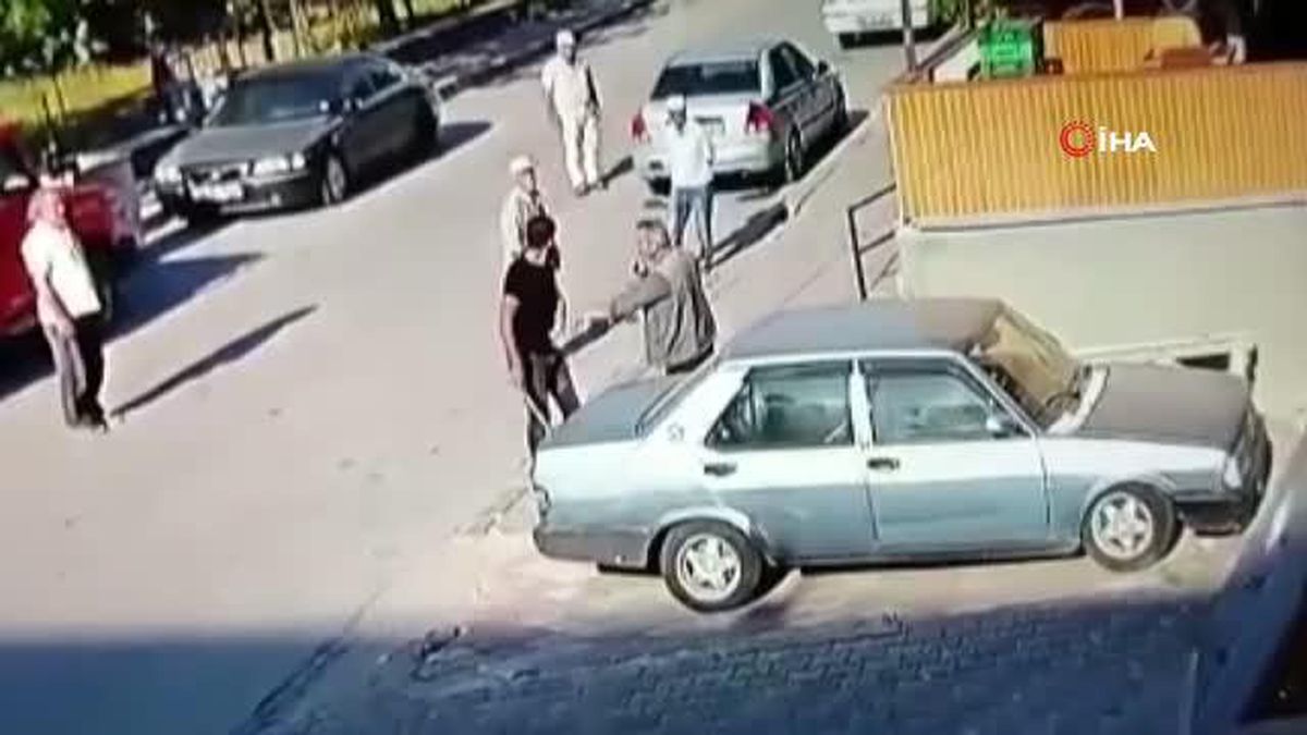 Döner bıçaklı maganda sokak ortasında terör estirdi