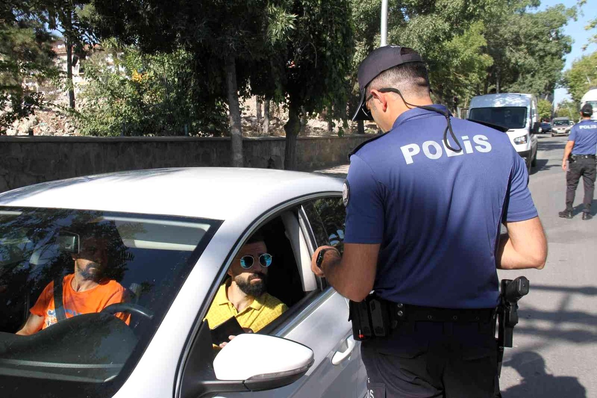 Elazığ\'daki asayiş uygulamalarında bin 905 şahıs sorgulandı