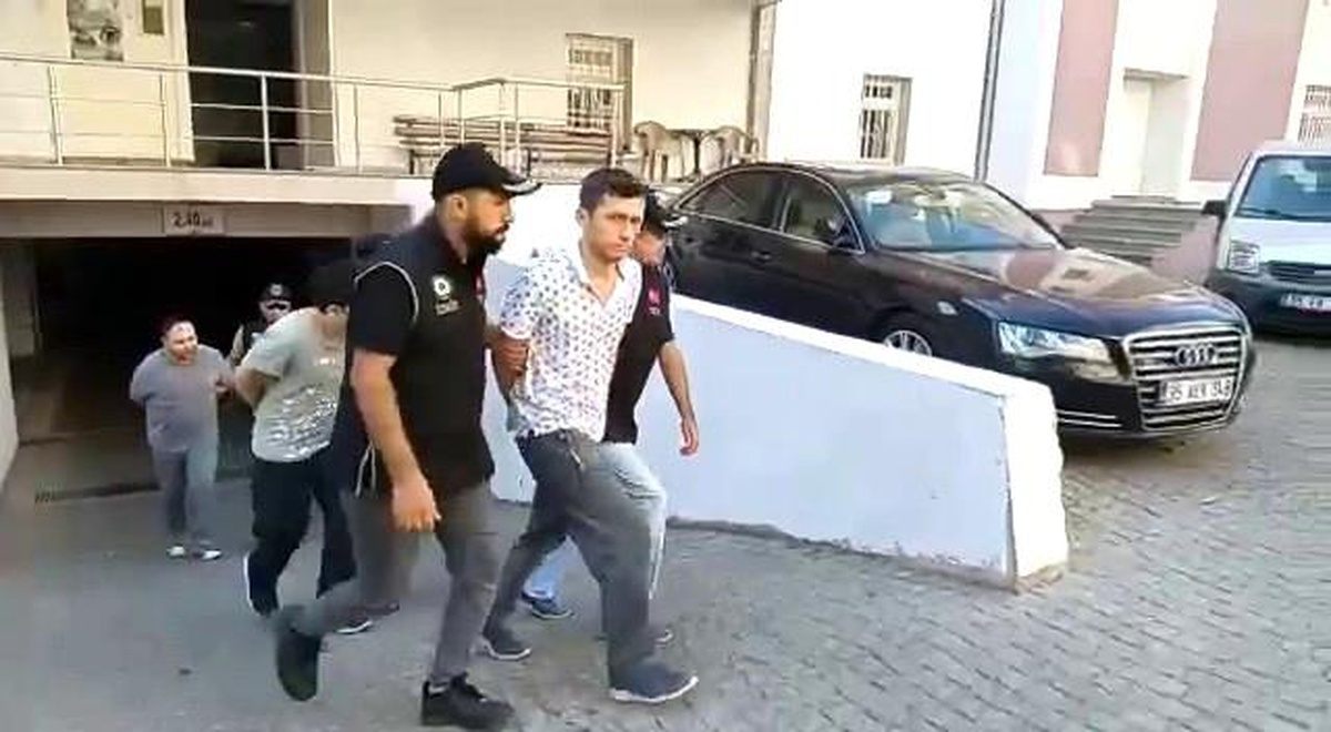 FETÖ\'nün hücre evinde sahte kimlikle yakalanan 3 ihraç üsteğmen tutuklandı