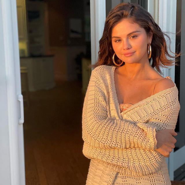 Güzeller güzeli şarkıcı Selena Gomez aldığı kilolarla eleştirilerin hedefi oldu