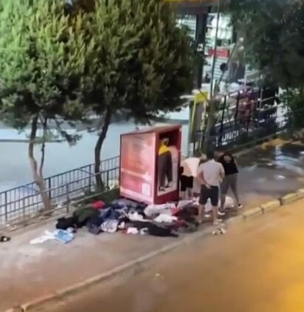 İhtiyaç sahipleri için konulan giysi kutusundan hırsızlıkta 4 tutuklama