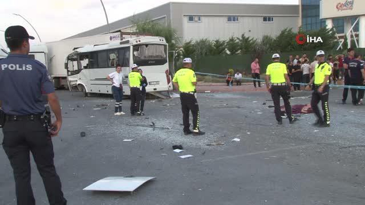İşçi servisi ile tır çarpıştı: 1 ölü, 25 yaralı