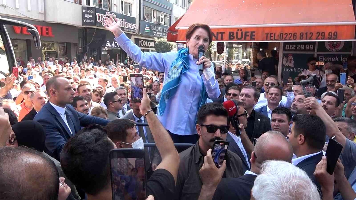 İYİ Parti Genel Başkanı Akşener, Yalova\'da esnafı ziyaret etti