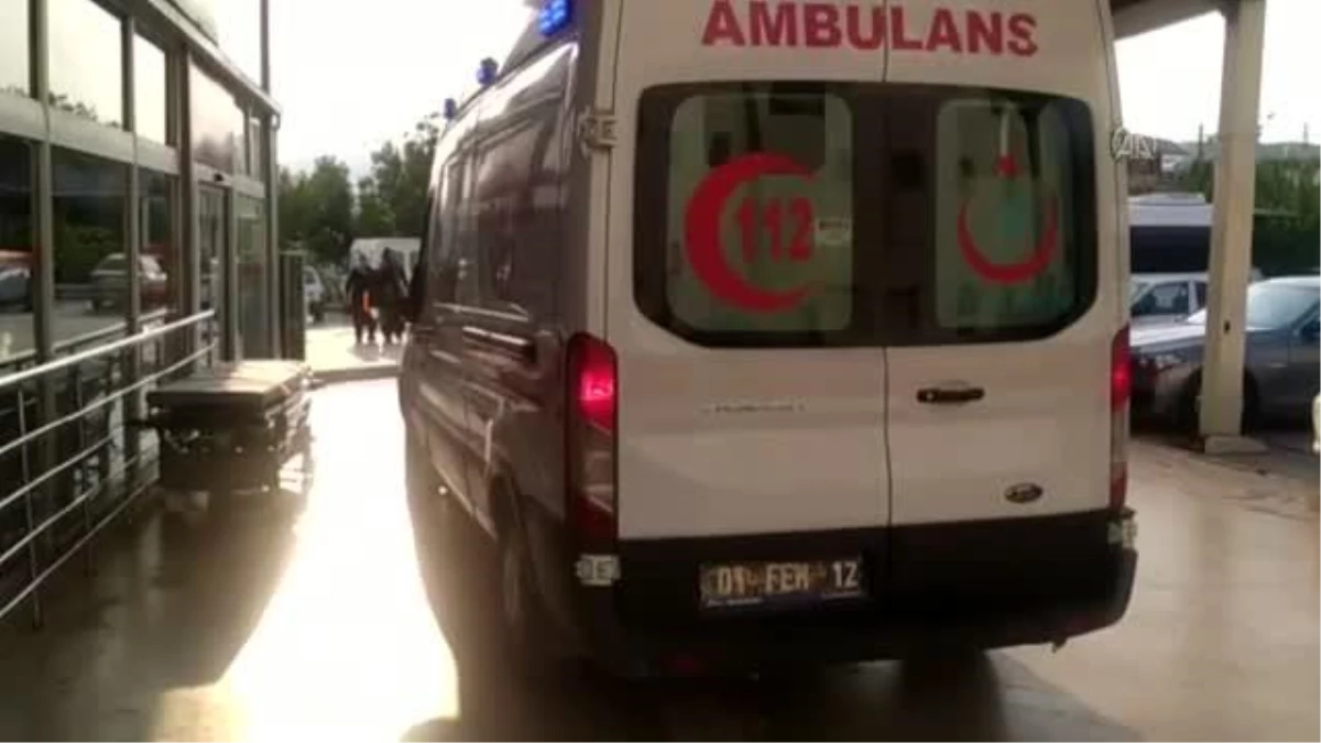 Adana\'da kamyonla çarpışan otomobilin sürücüsü ağır yaralandı