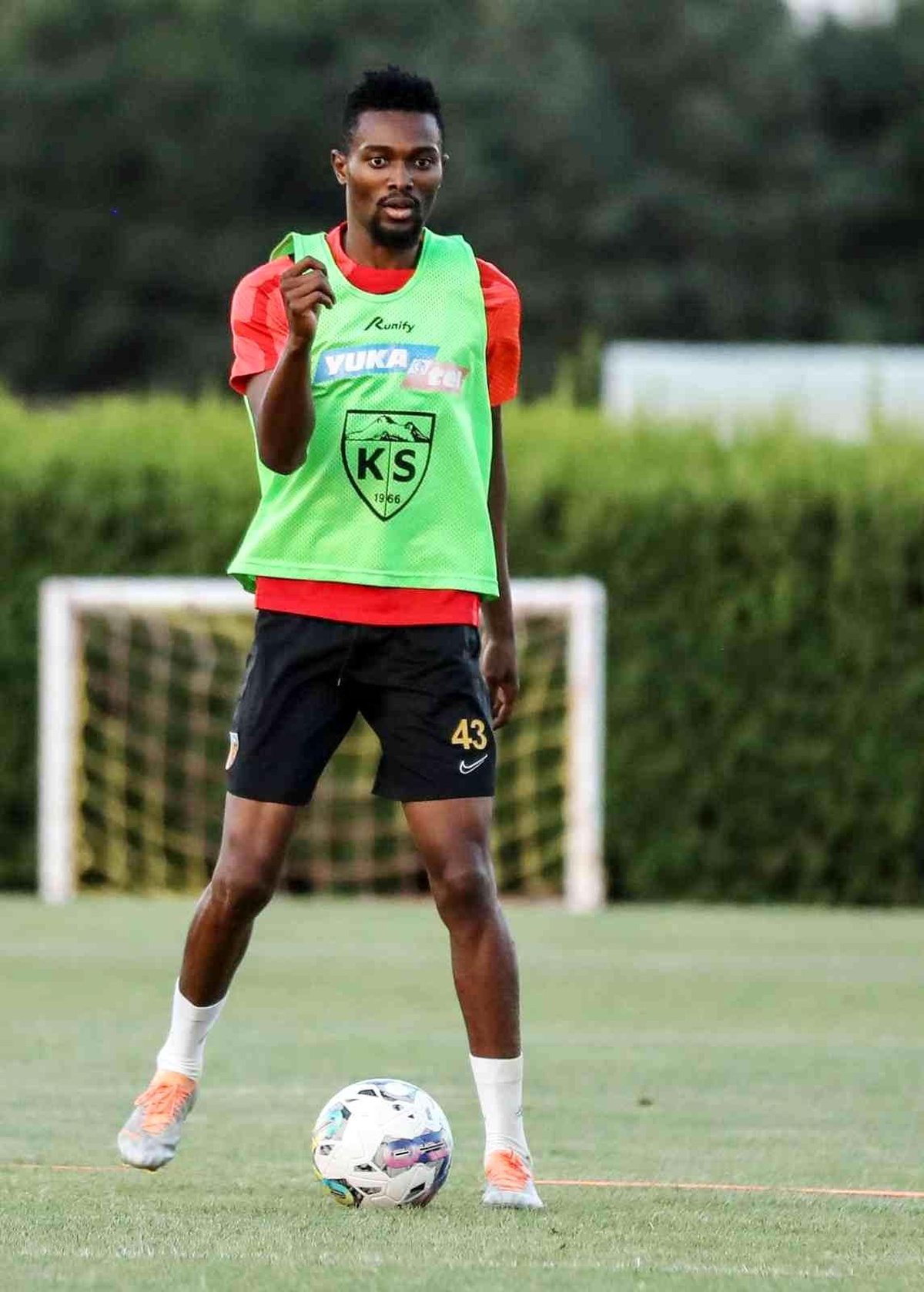 Kayserispor\'da Mensah güç topluyor