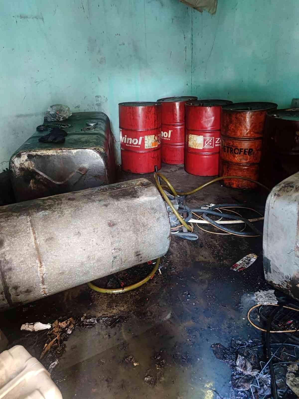Hatay\'da evin deposunda 3 bin 50 litre kaçak akaryakıt ele geçirildi