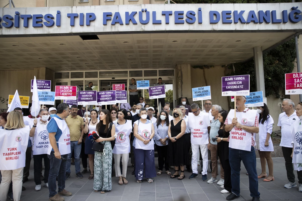 Meslektaşlarından öğretim üyesi Esin Davutoğlu Şenol\'a destek açıklaması